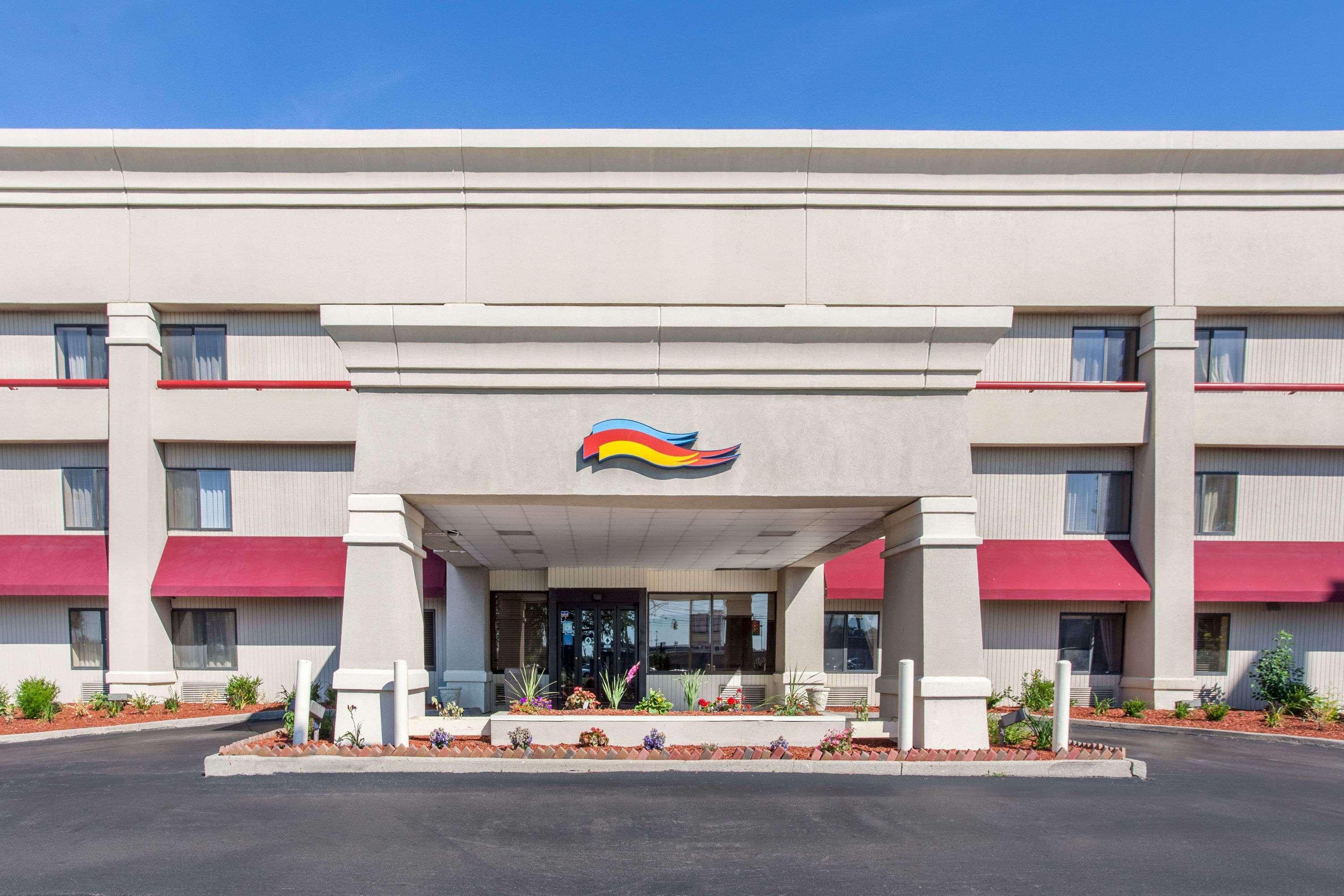 Baymont By Wyndham Detroit/Roseville Exterior photo